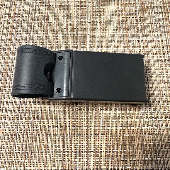 Black Steering Wheel Phone Holder - Picture 8 of 8